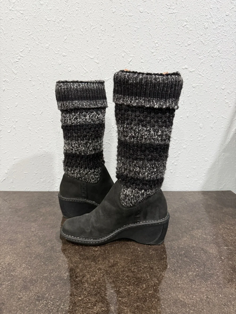 UGG Women's Cresthaven Boot Size 7 Wedge Heel Black Nubuck Gray‎ Knit Pull On